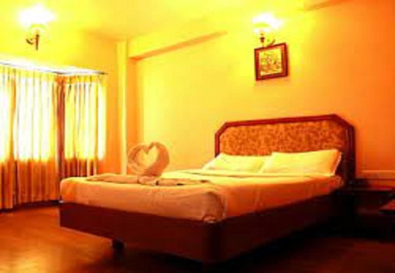 Hotel Blue Bird Udagamandalam Exterior foto