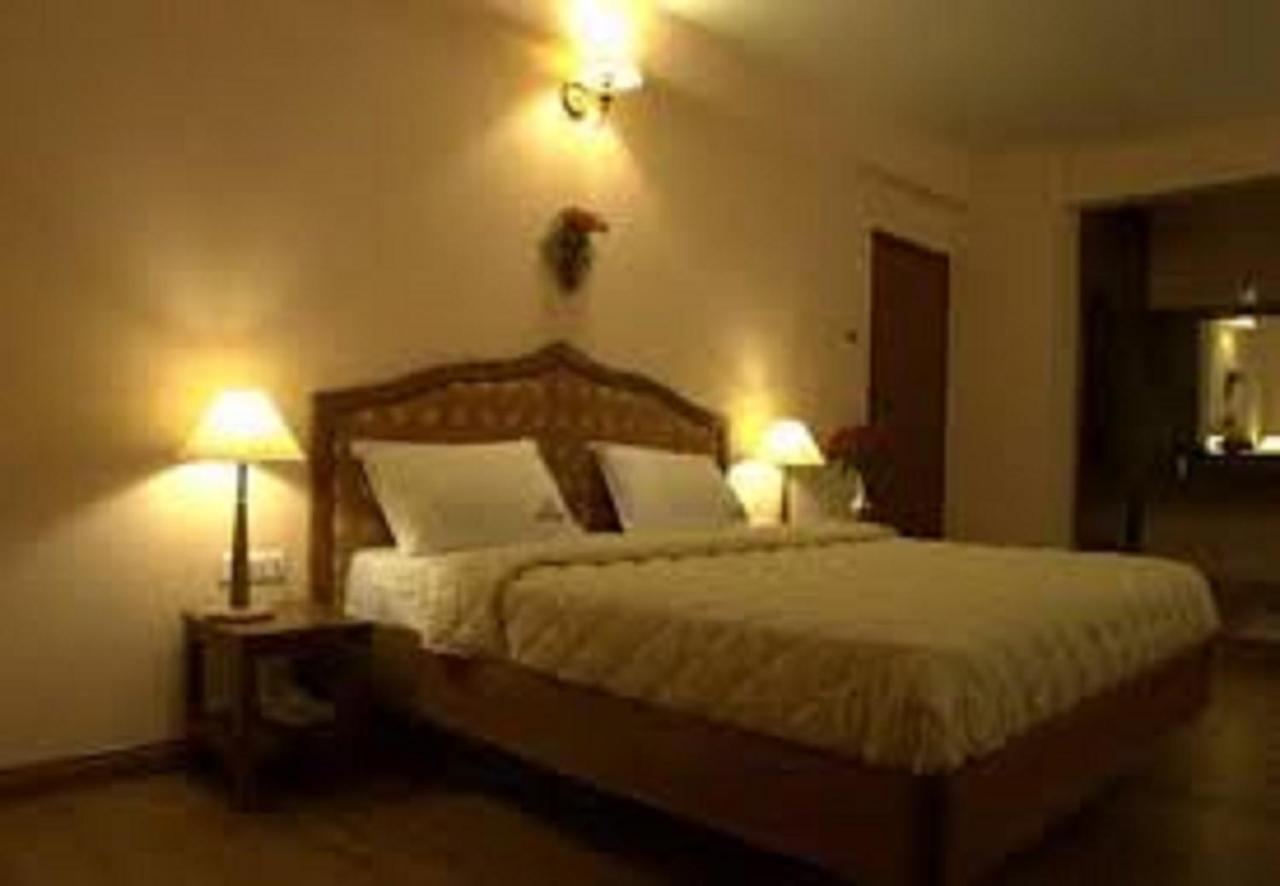 Hotel Blue Bird Udagamandalam Exterior foto