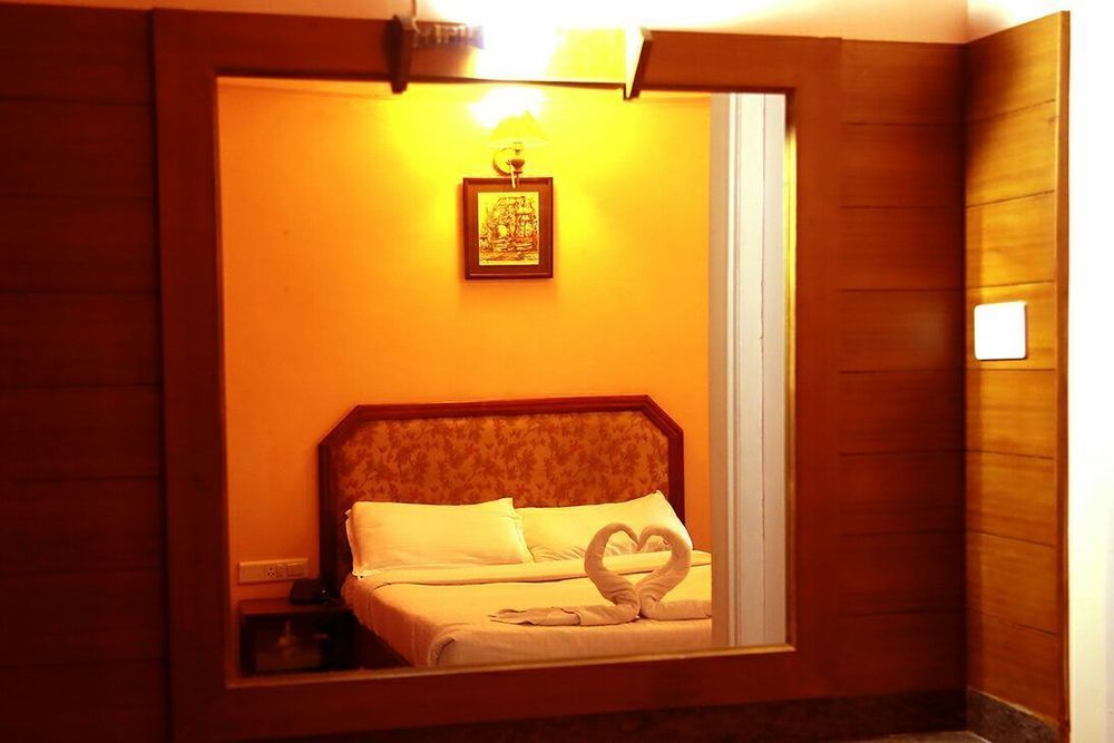 Hotel Blue Bird Udagamandalam Exterior foto