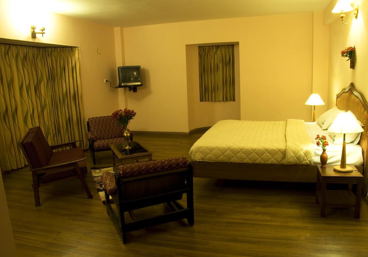 Hotel Blue Bird Udagamandalam Exterior foto