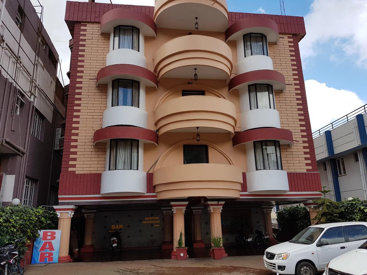 Hotel Blue Bird Udagamandalam Exterior foto