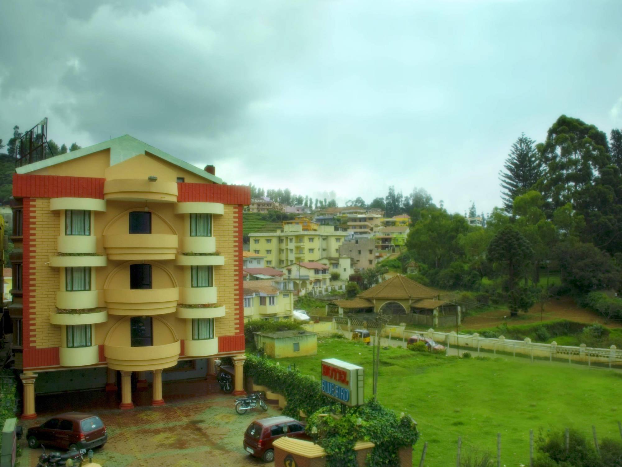 Hotel Blue Bird Udagamandalam Exterior foto